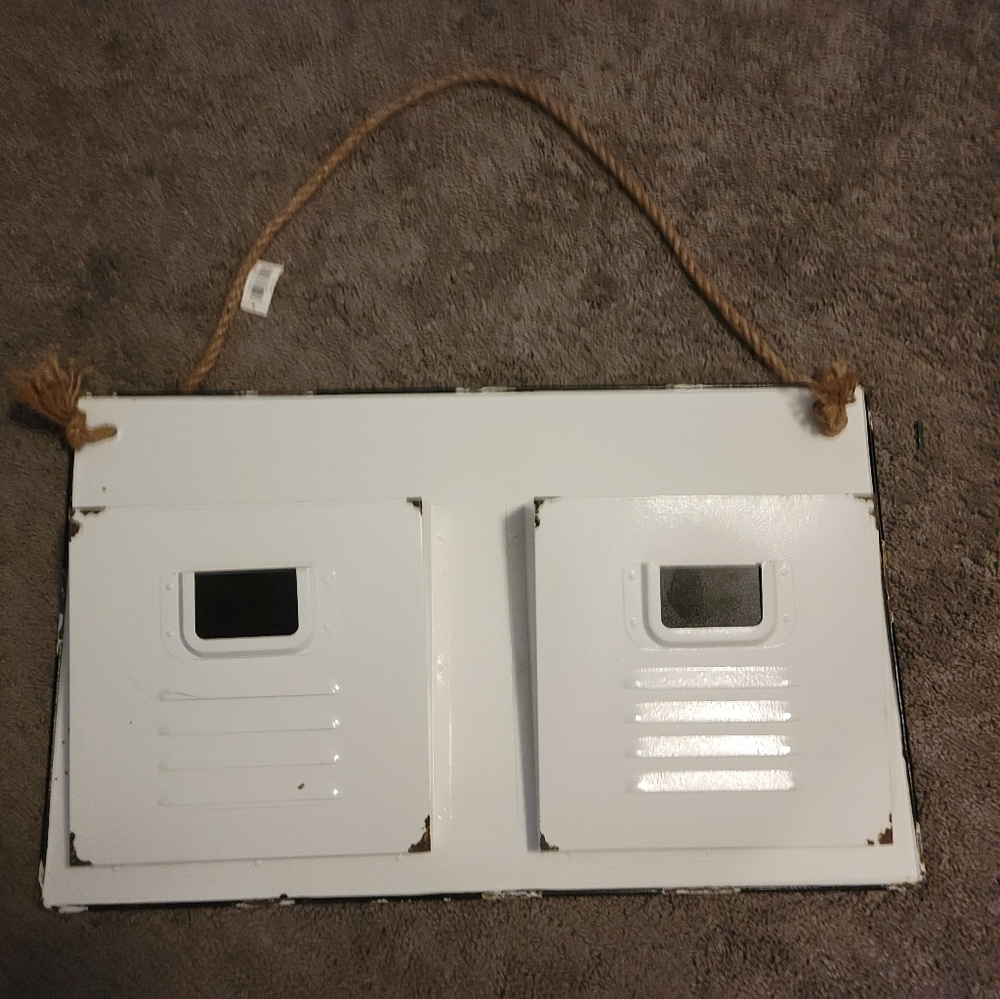 Hanging mail and bill organizer